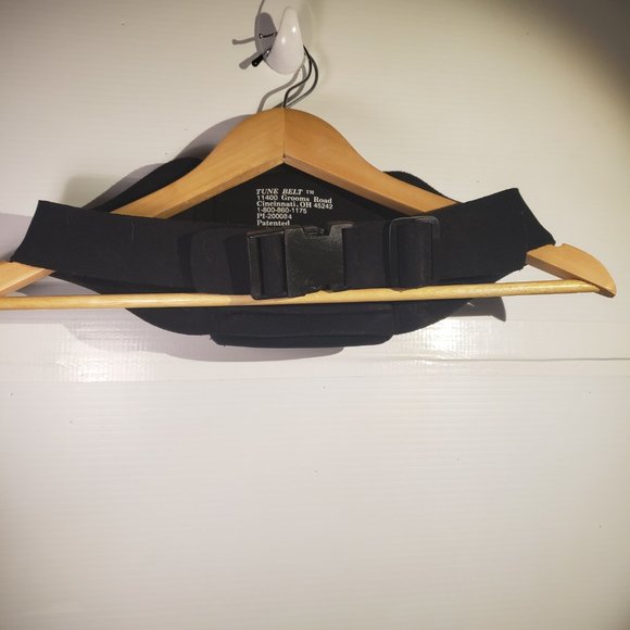 Runners Tune Belt Patented Bag black white bottle running room store adjustable - Picture 8 of 12